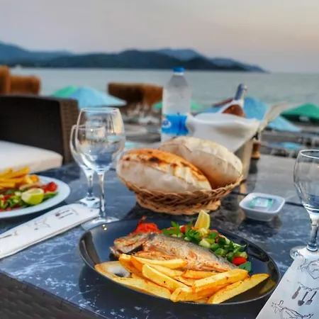 Yuecel Hotel