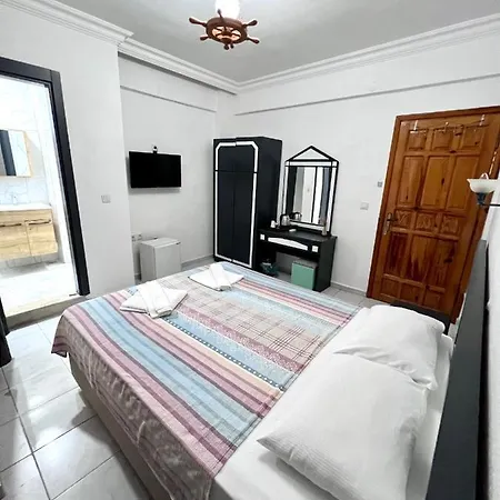 Yuecel Hotel
