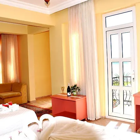 Yuecel Hotel