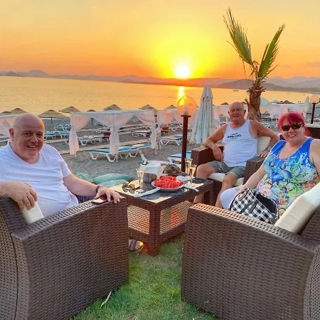 Yuecel Hotel